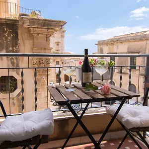 לינה וארוחת בוקר Maison Ortigia, סירקוזה